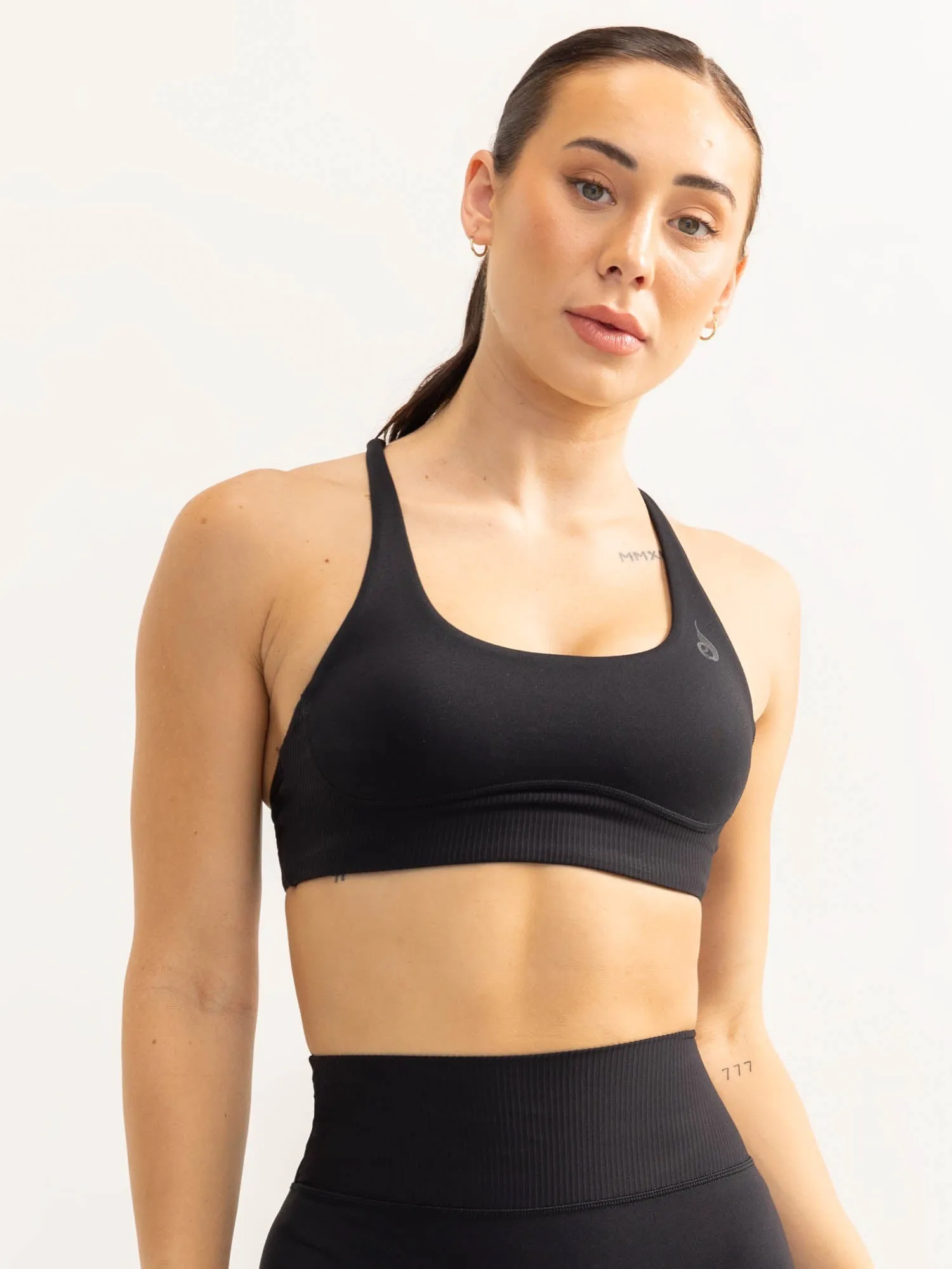 Activate Scoop Neck Sports Bra - Black Supportive seams Muscle Support Fit