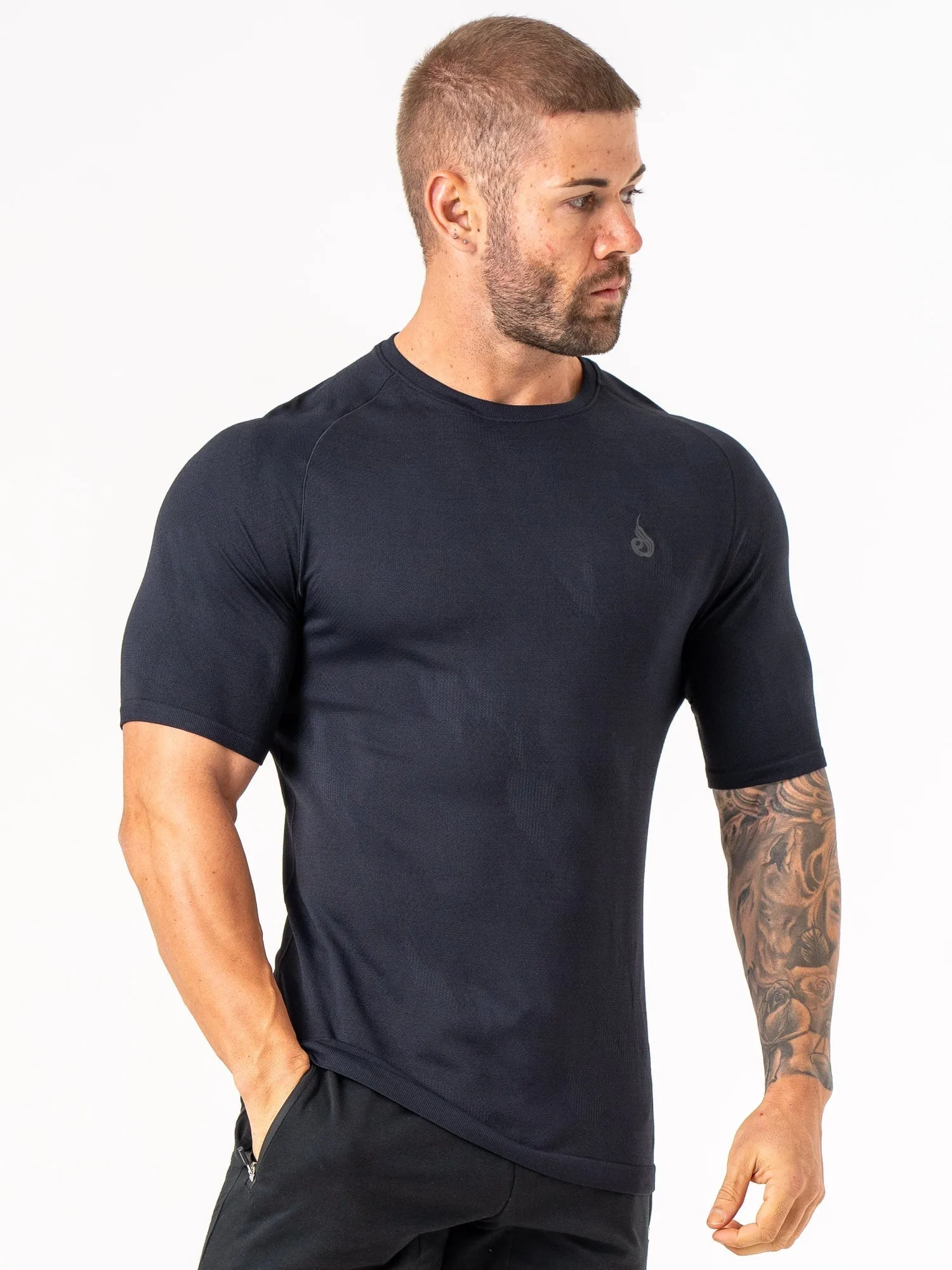 Double Stitched Aero Core Seamless T-Shirt - Black Timeless Wardrobe