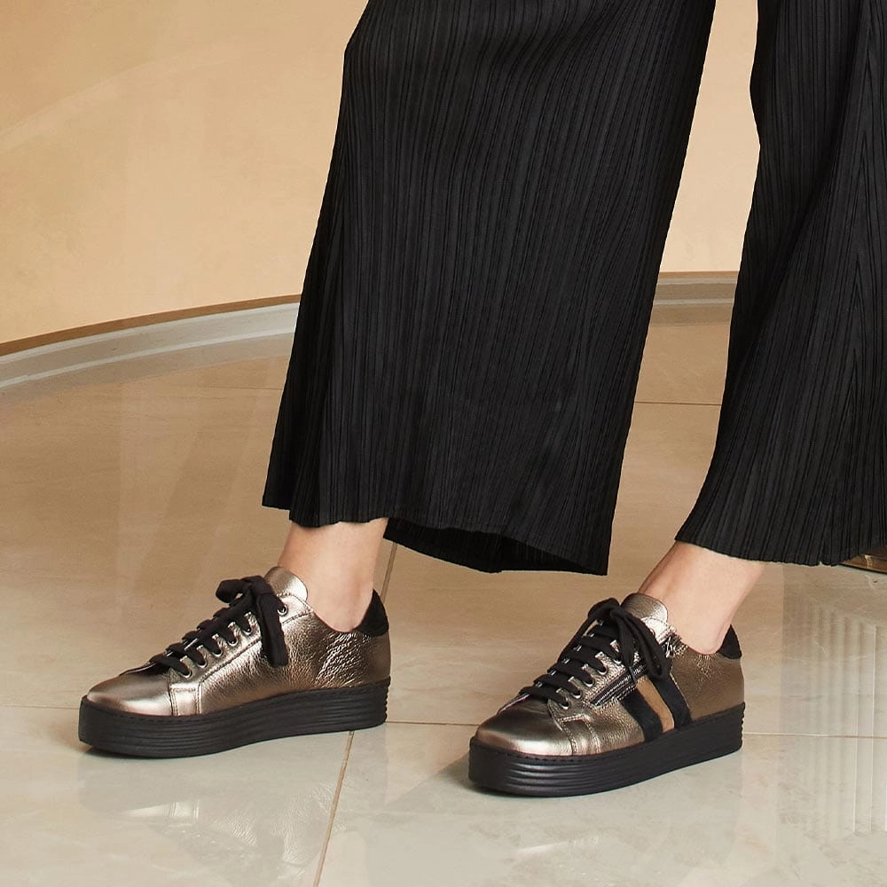 Flex Grip Shock Performance Harley Stripe: Bronze Leather & Luxe Pony