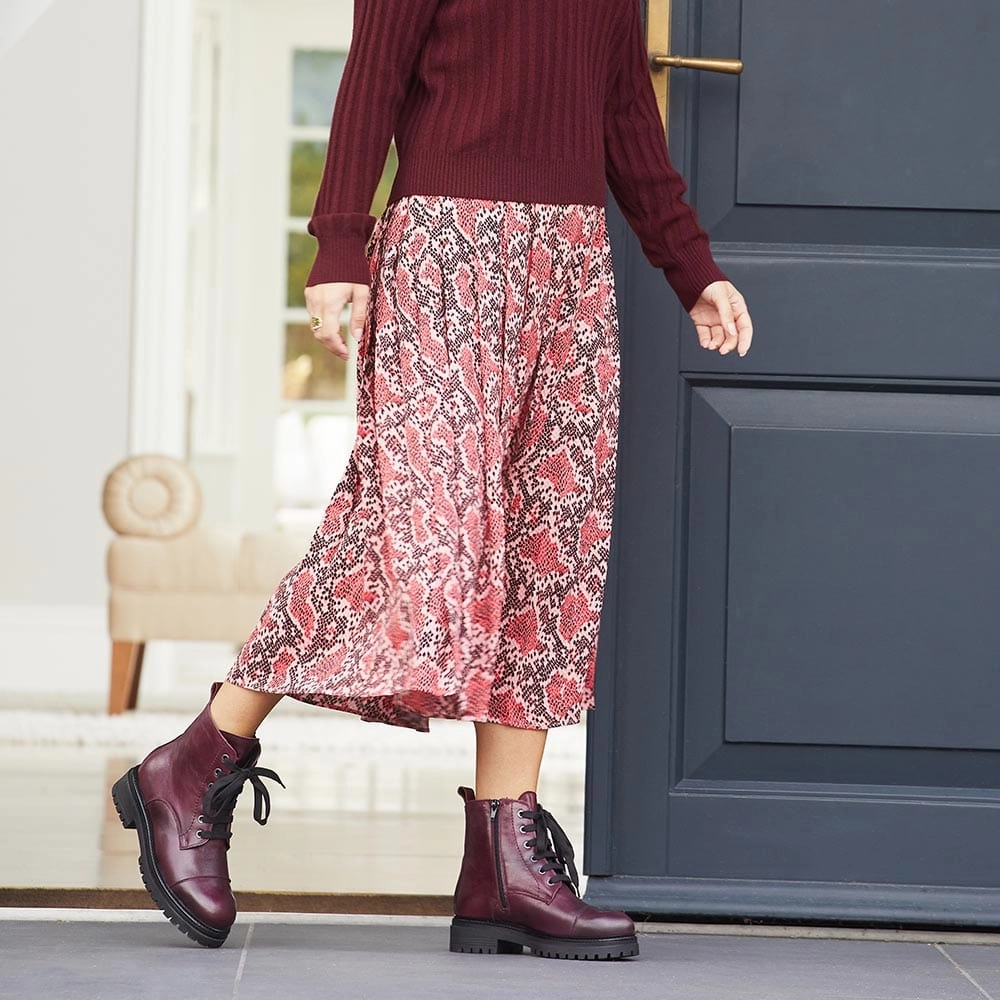 Tread: Plum Leather hypoallergenic