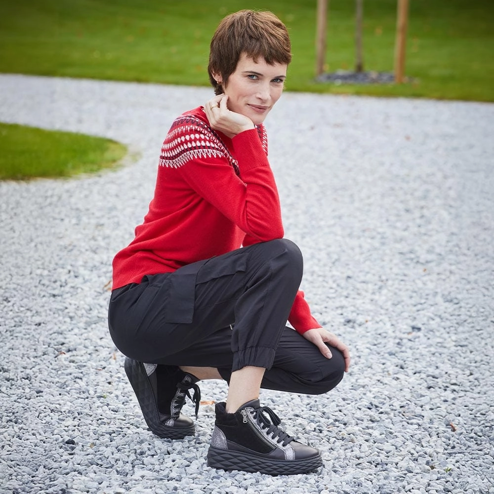 Parka Fur: Black Leather & Suede Molded Heel Counter