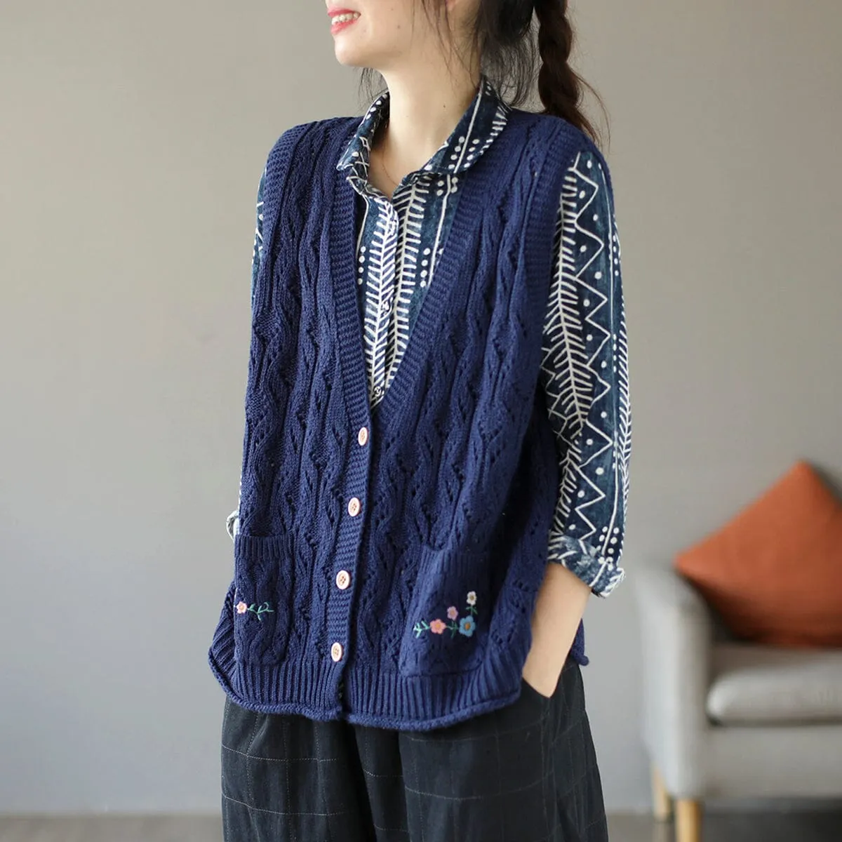 Women Autumn Retro Embroidery Hollow Knitted Vest isolation Round