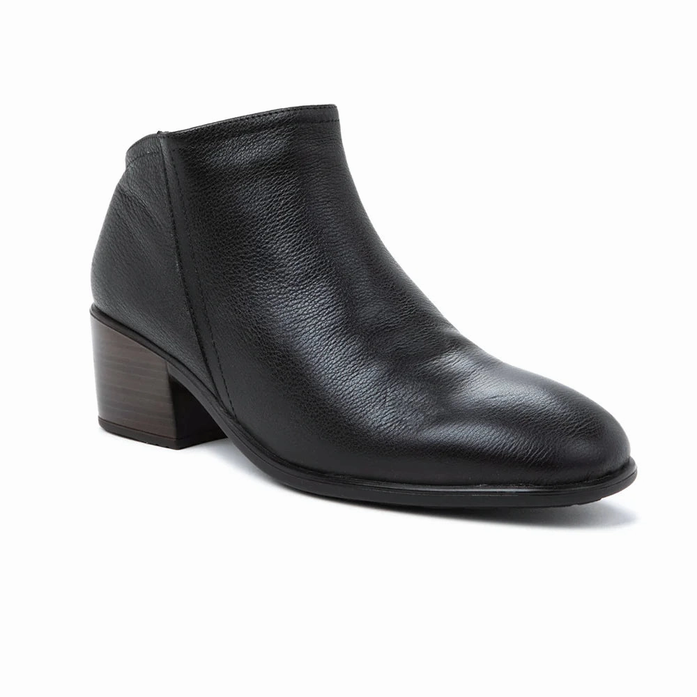 religious - event running gear circular outsole running shoes Naot Heir Black Leather Water Resistant