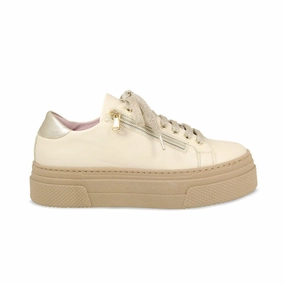 Streetwear Style Diva: Cream Leather