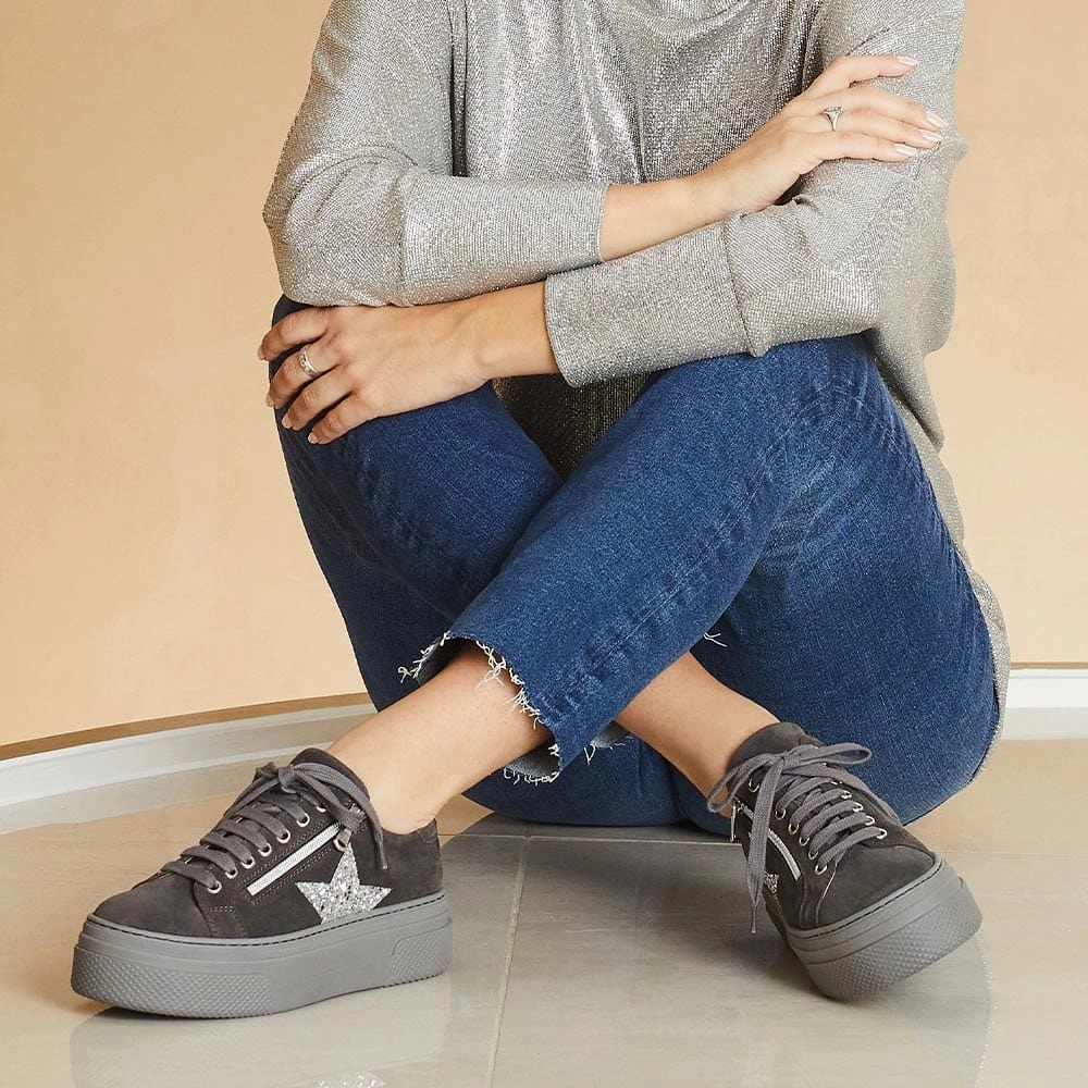 Premium Technology Abrasion Proof Stitching Diva-Star: Gray Suede & Silver