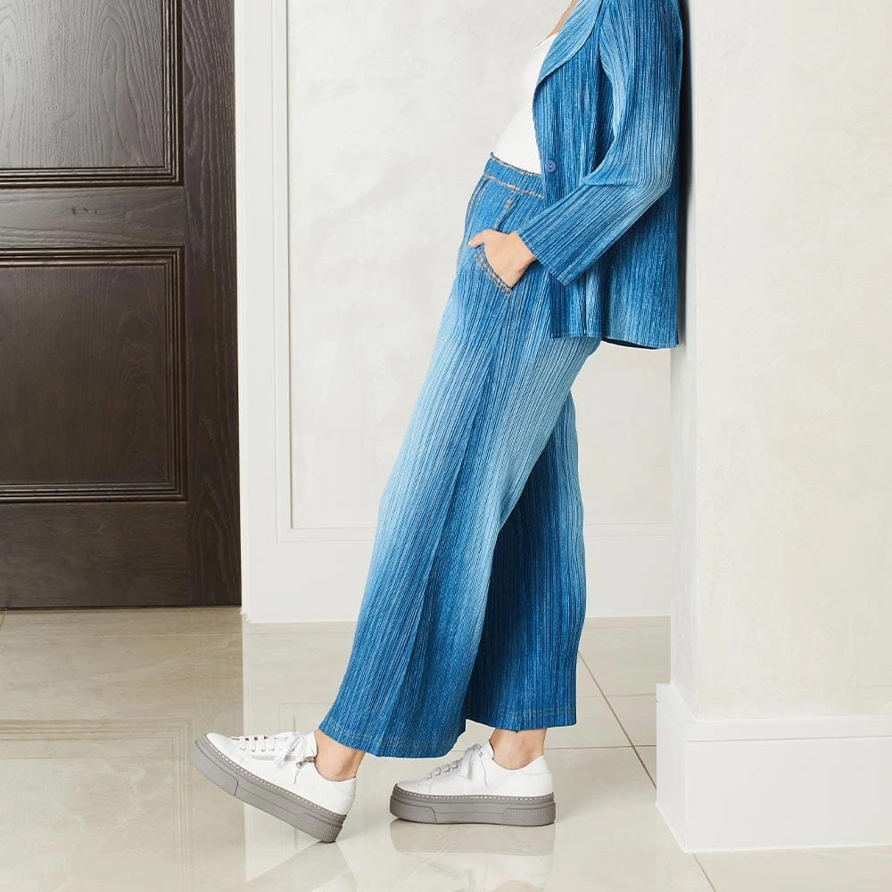 Diva: White Leather & Gray Natural motion