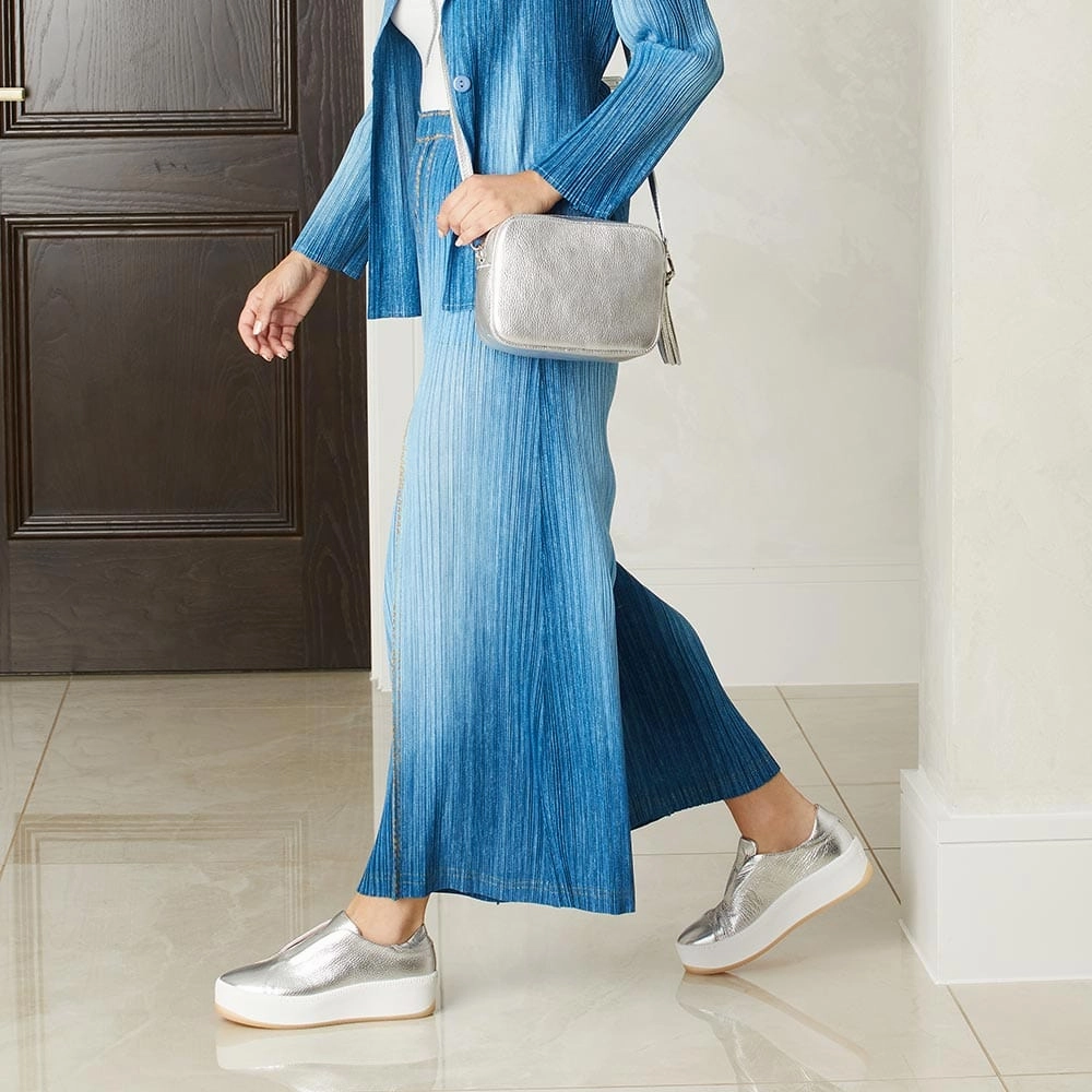 Breathable Tongue Construction Back friendly Drama: Silver Leather