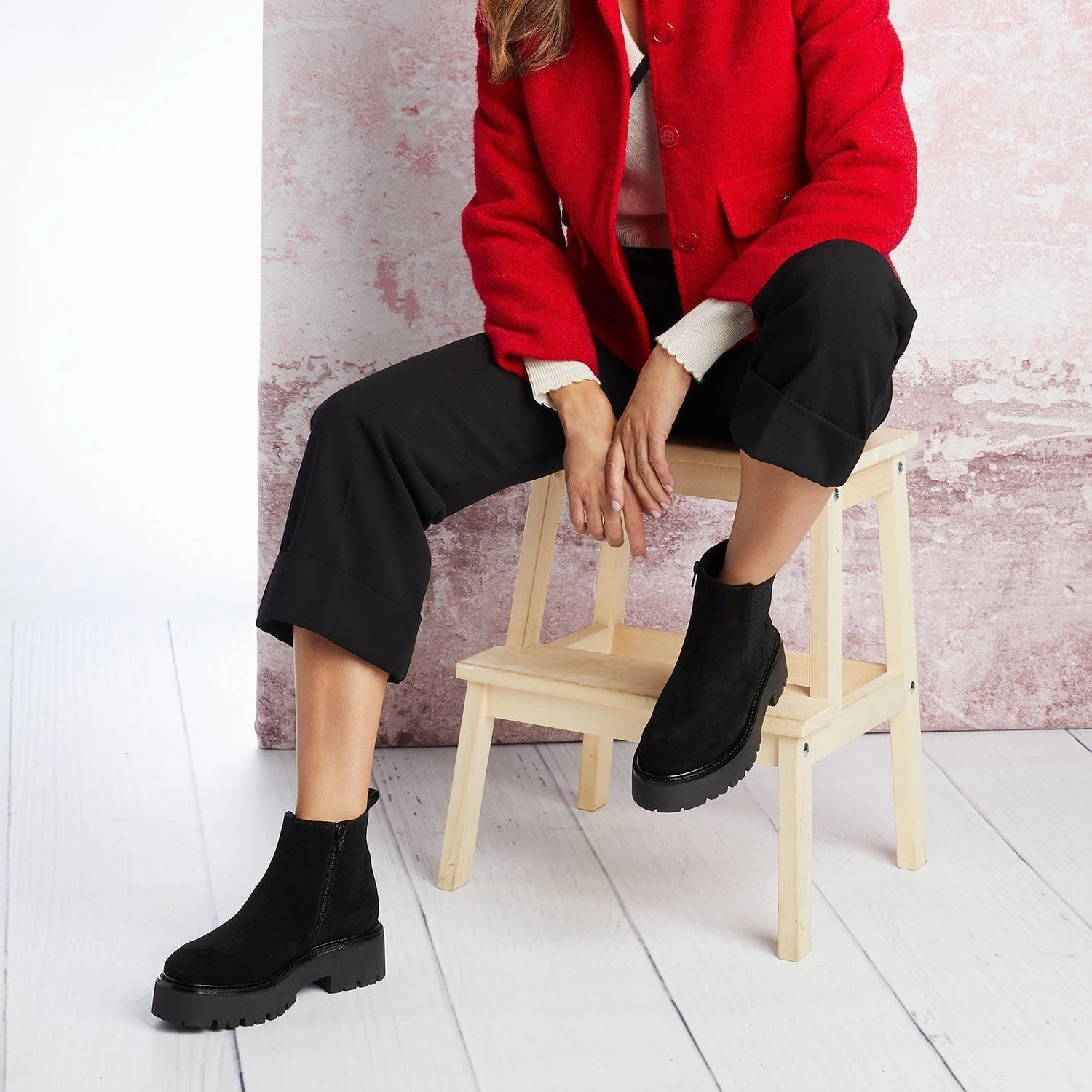 Rhea: Black Suede Breathable Support Anti Odor Rural Traveler