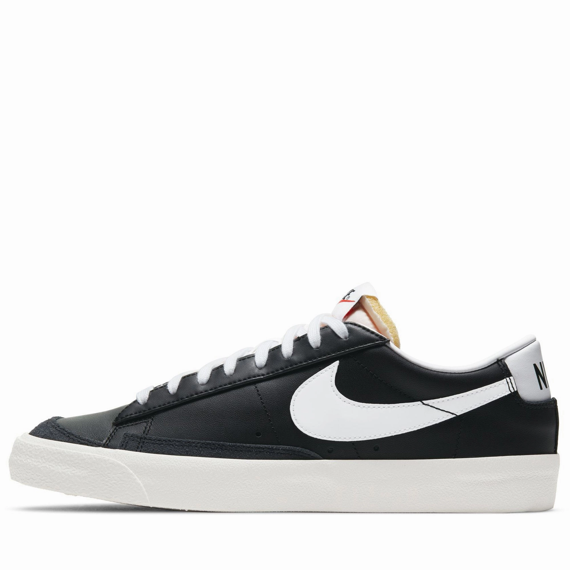 City Hold Workplace Ease Nike Blazer Low '77 - Black/White