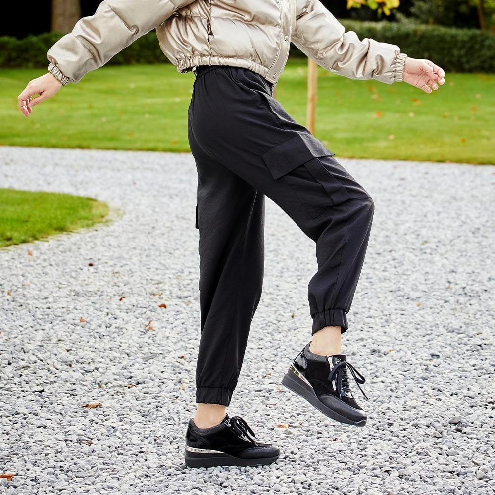 Electra: Black Leather Soft Traction Aero Dynamic Silhouette