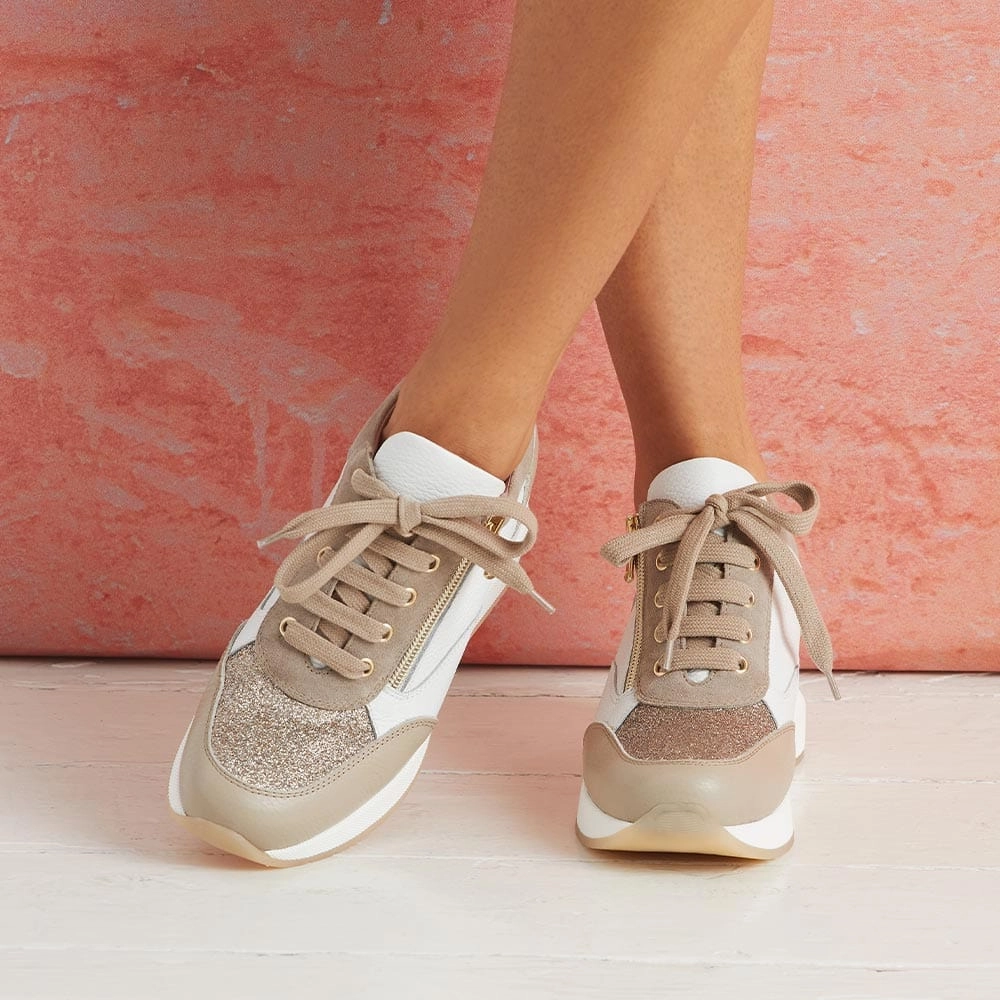 Party Mate Coffee Meet Electra: Taupe & White Leather