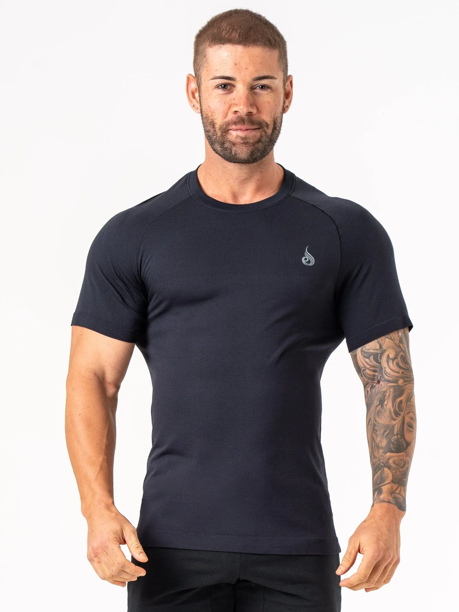 Element Seamless T-Shirt - Black Full Motion Wardrobe Essential Breathable Waist