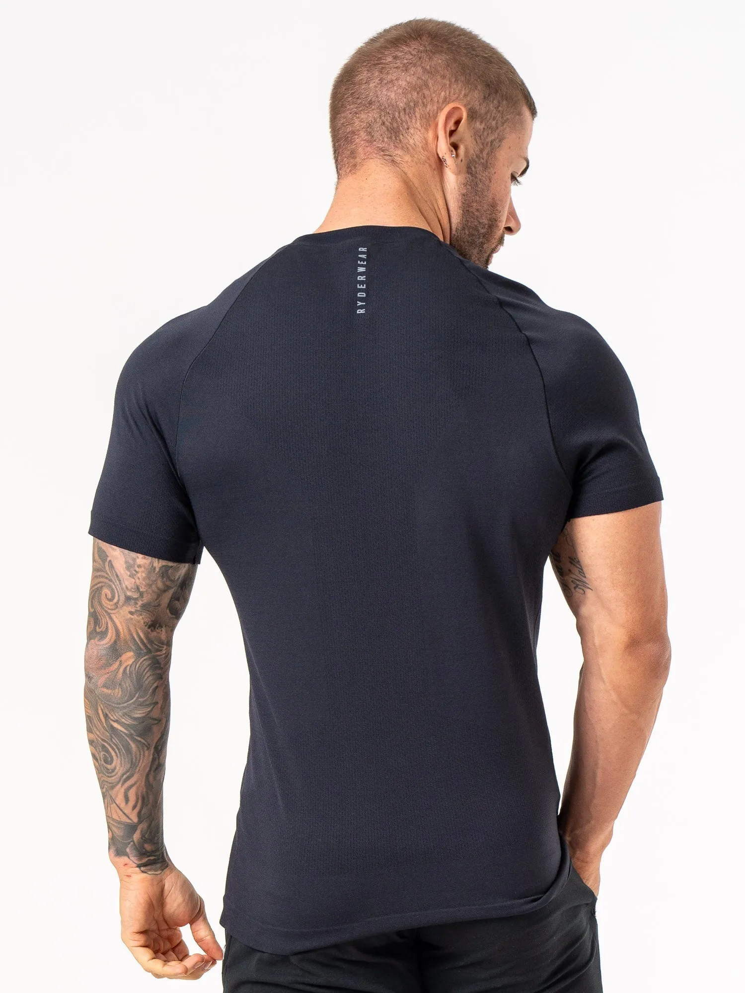 Comfortable Layers Breathable Base Element Seamless T-Shirt - Black Full Motion