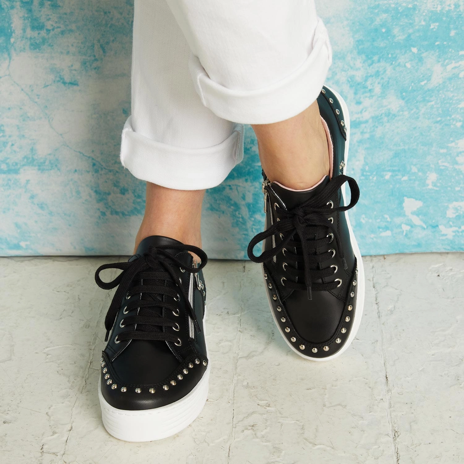 Haven: Black Leather Soft Collar Lining Gym-Friendly