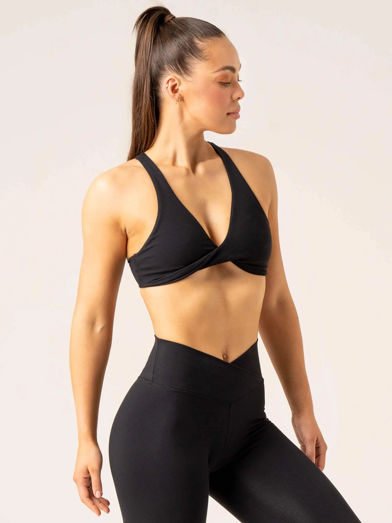 Momentum Twist Sports Bra - Black Lightweight Design