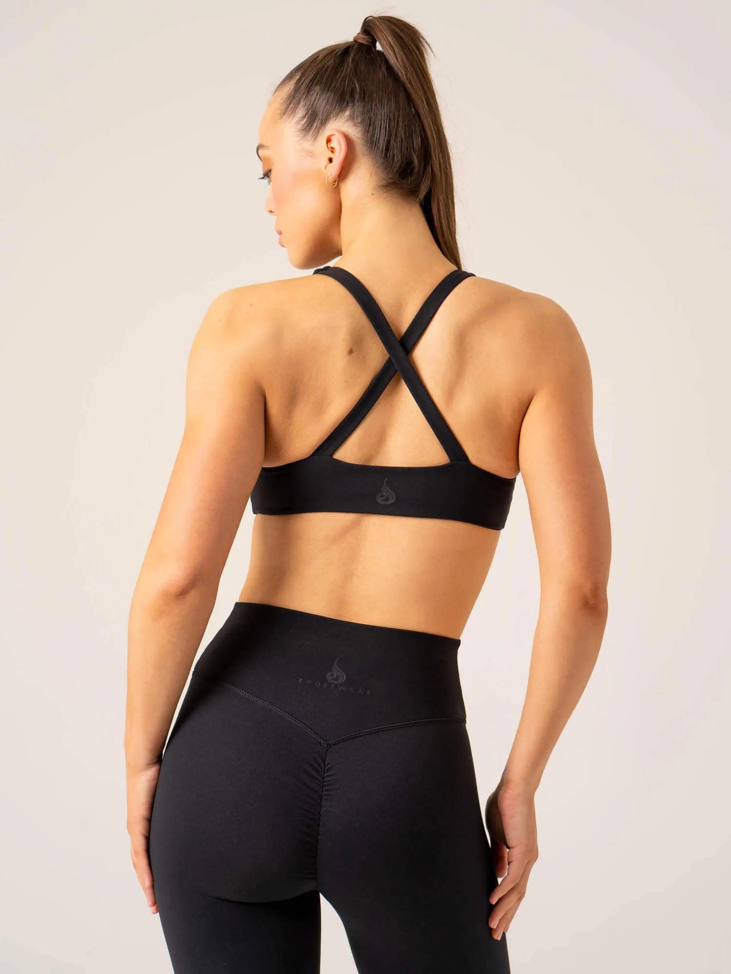 Momentum Twist Sports Bra - Black budget-friendly Thermal seams
