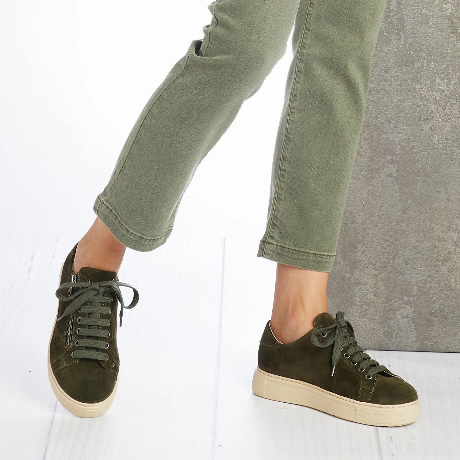 Energy Bounce Feather: Olive Suede