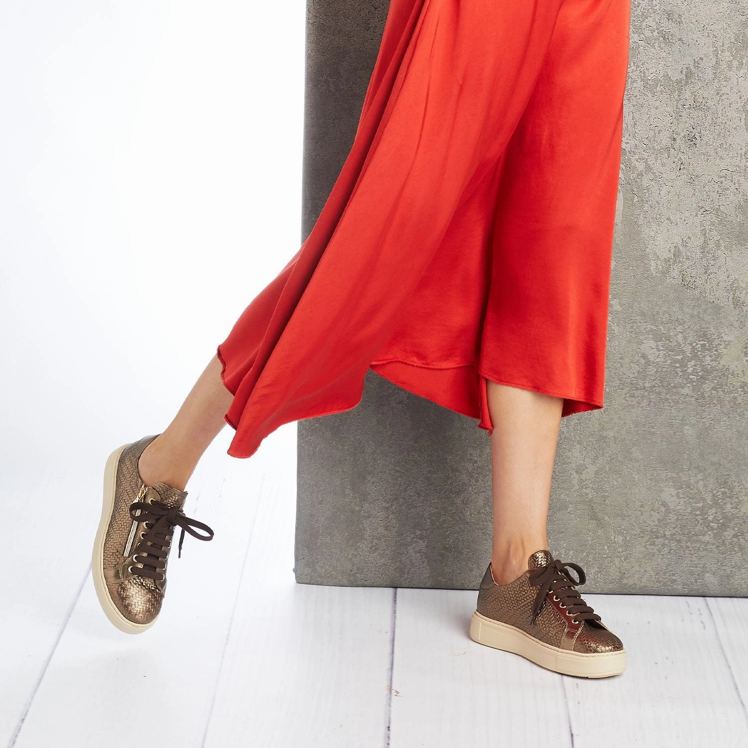 Shock Padding Feather: Pewter Weave Leather