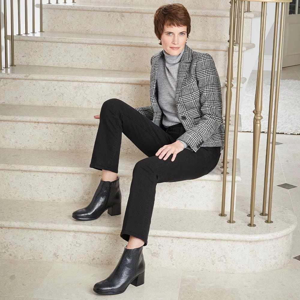 Frankie: Black Snake Print Leather Thick Grip