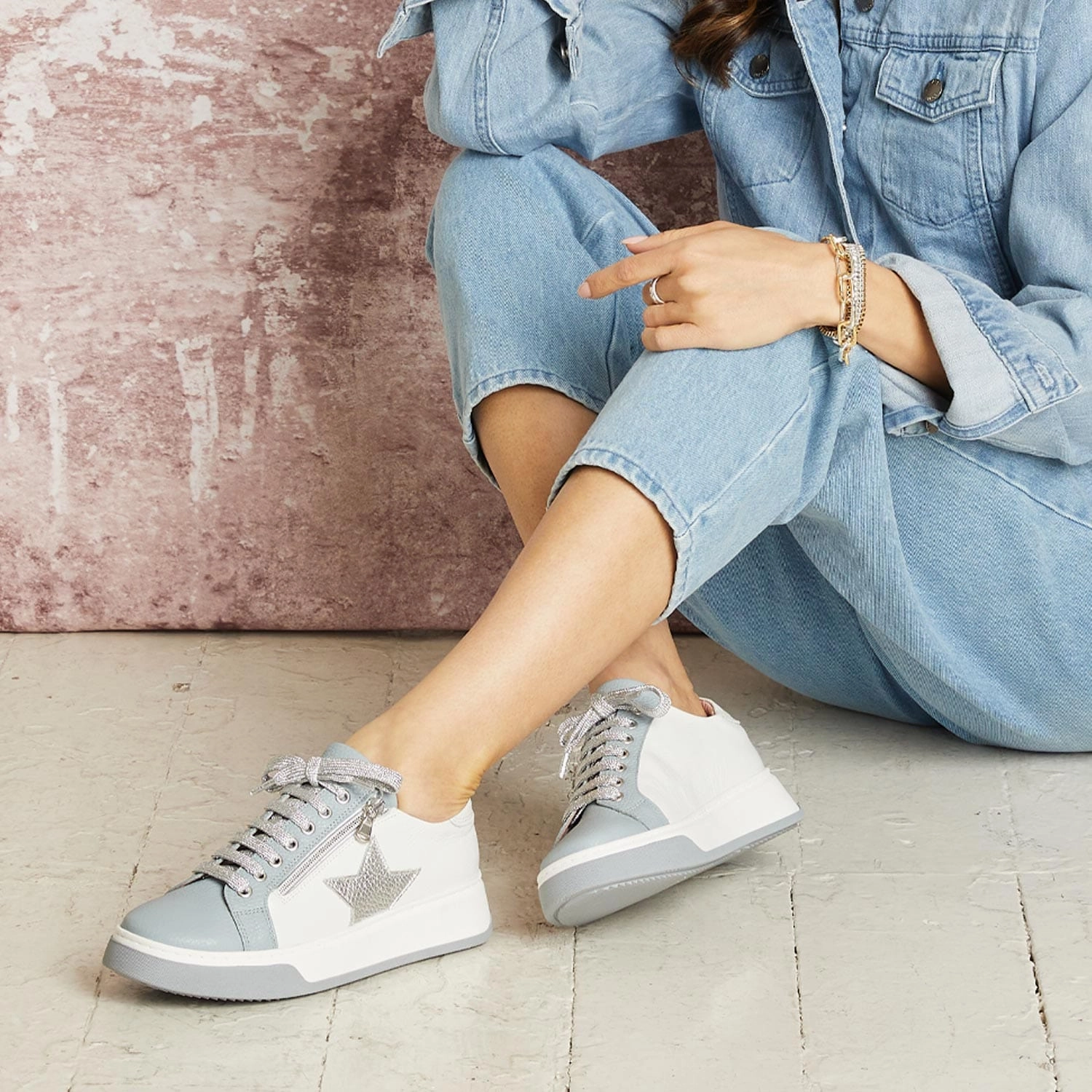 Galaxy: Pale Blue & White Leather Adaptive Lacing Technology Modern