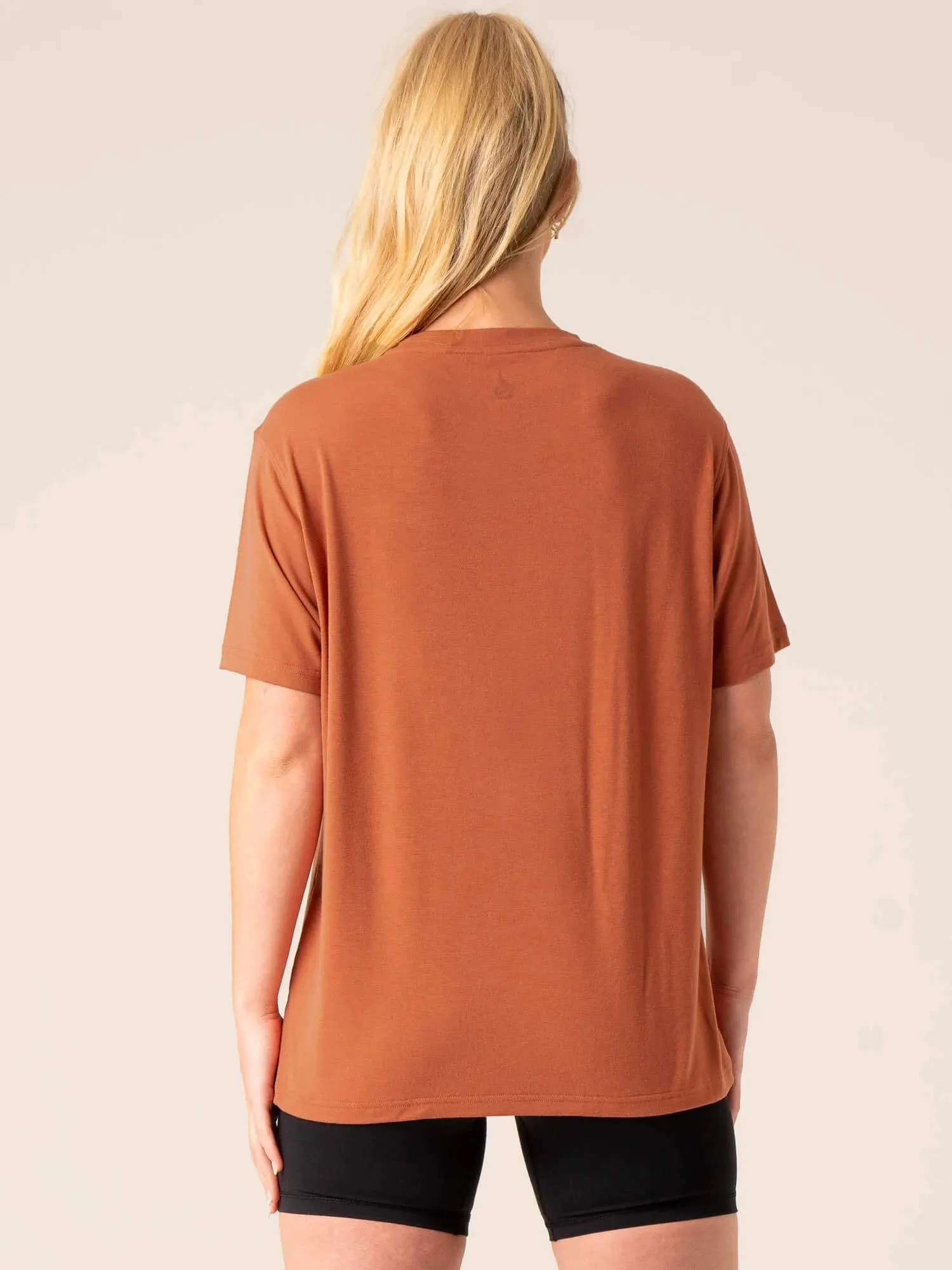 informal gathering Effortless Look Off Side Longline T-Shirt - Mocha