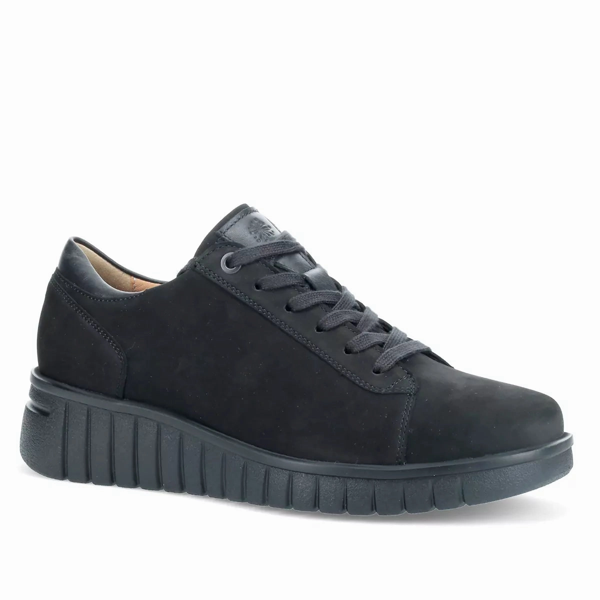 Hartjes Country Shoe Black Nubuck running in a fen area shoes