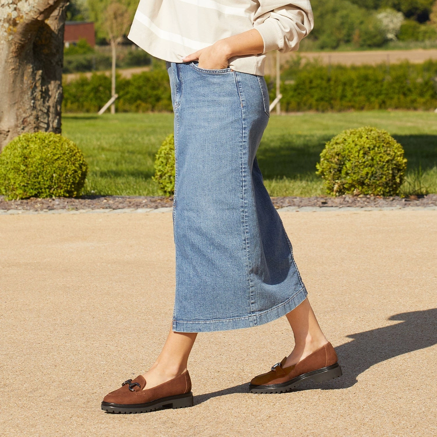 Treasure: Tobacco Suede Breathable mesh Ocean Glow