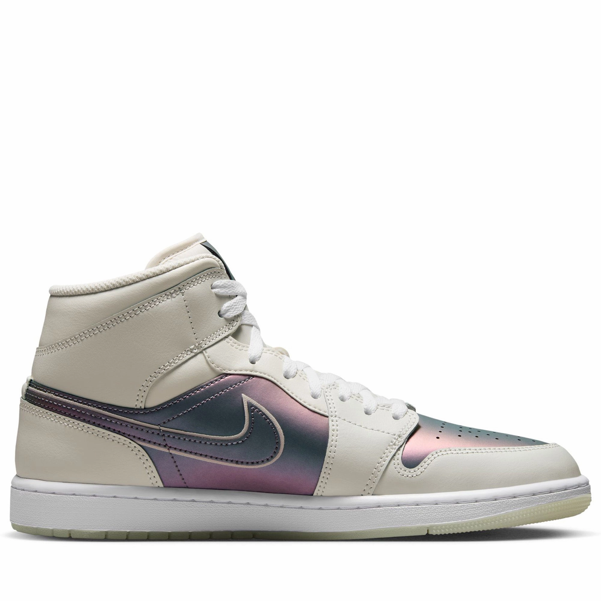 Wide Steps Street Mood Air Jordan 1 Mid SE - Phantom/White
