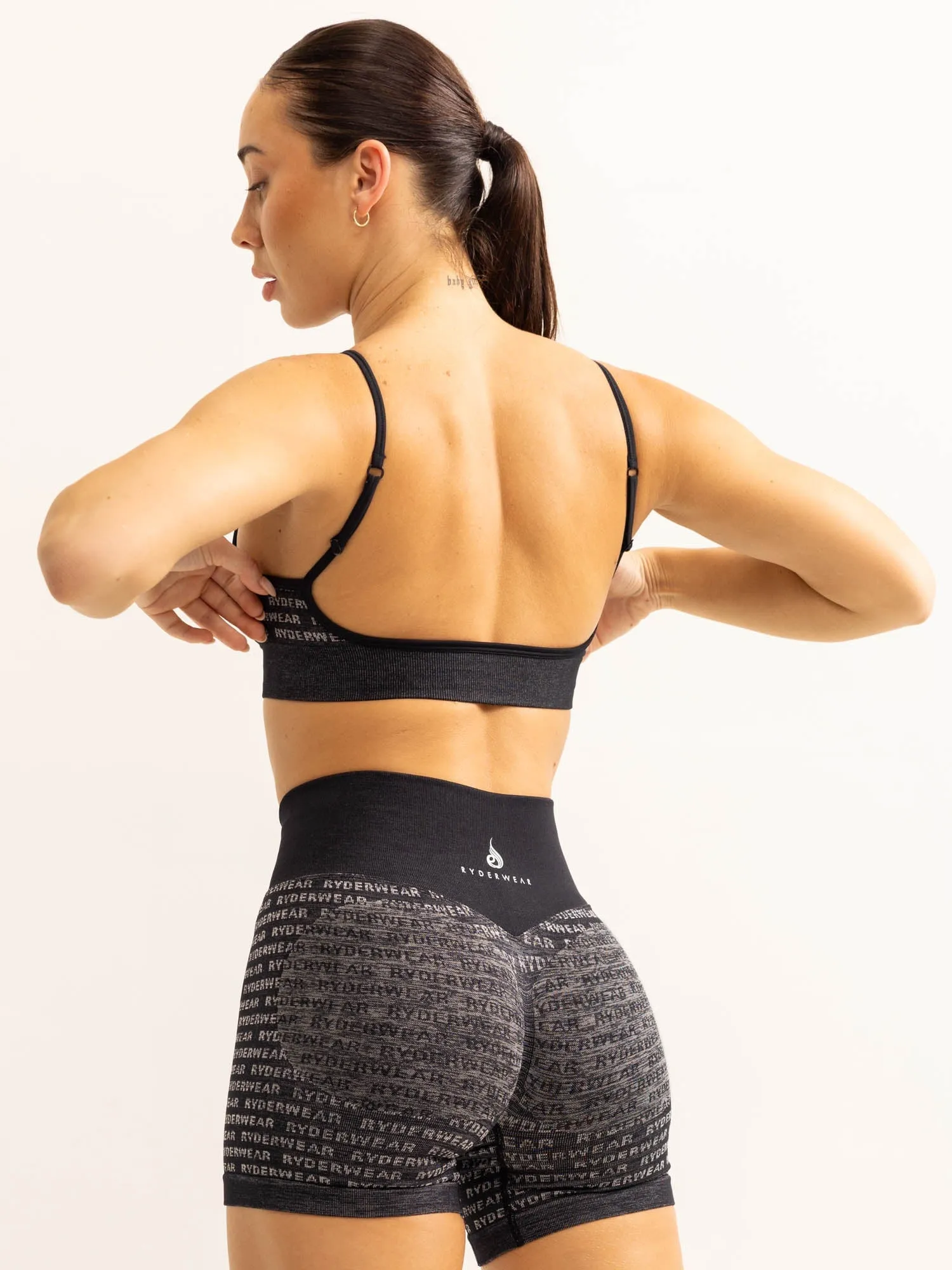 Logo Lux Seamless Sports Bra - Black Full body workouts