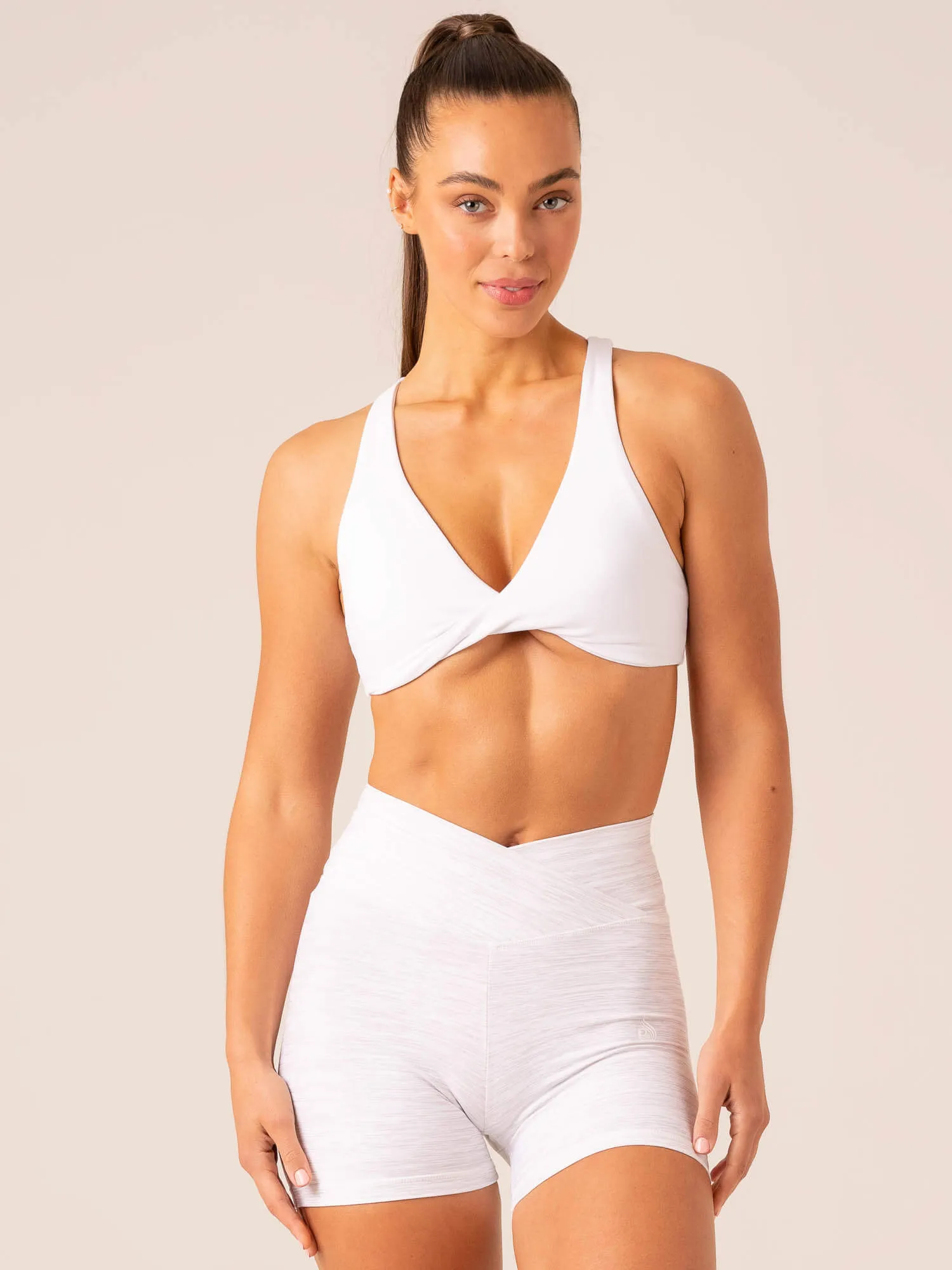 Backless seams Momentum Twist Sports Bra - White