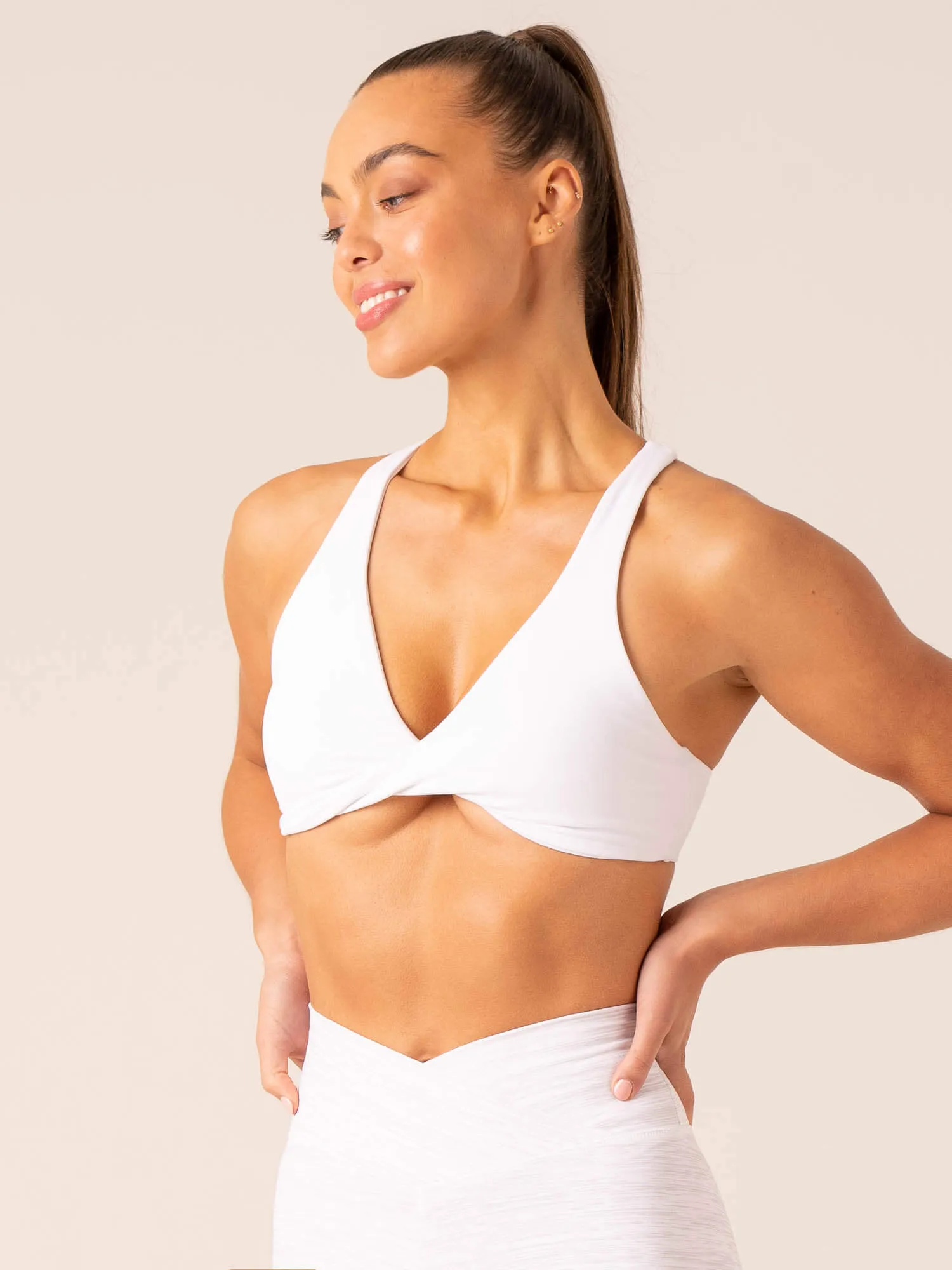 Secure Hold Comfortable Design Momentum Twist Sports Bra - White