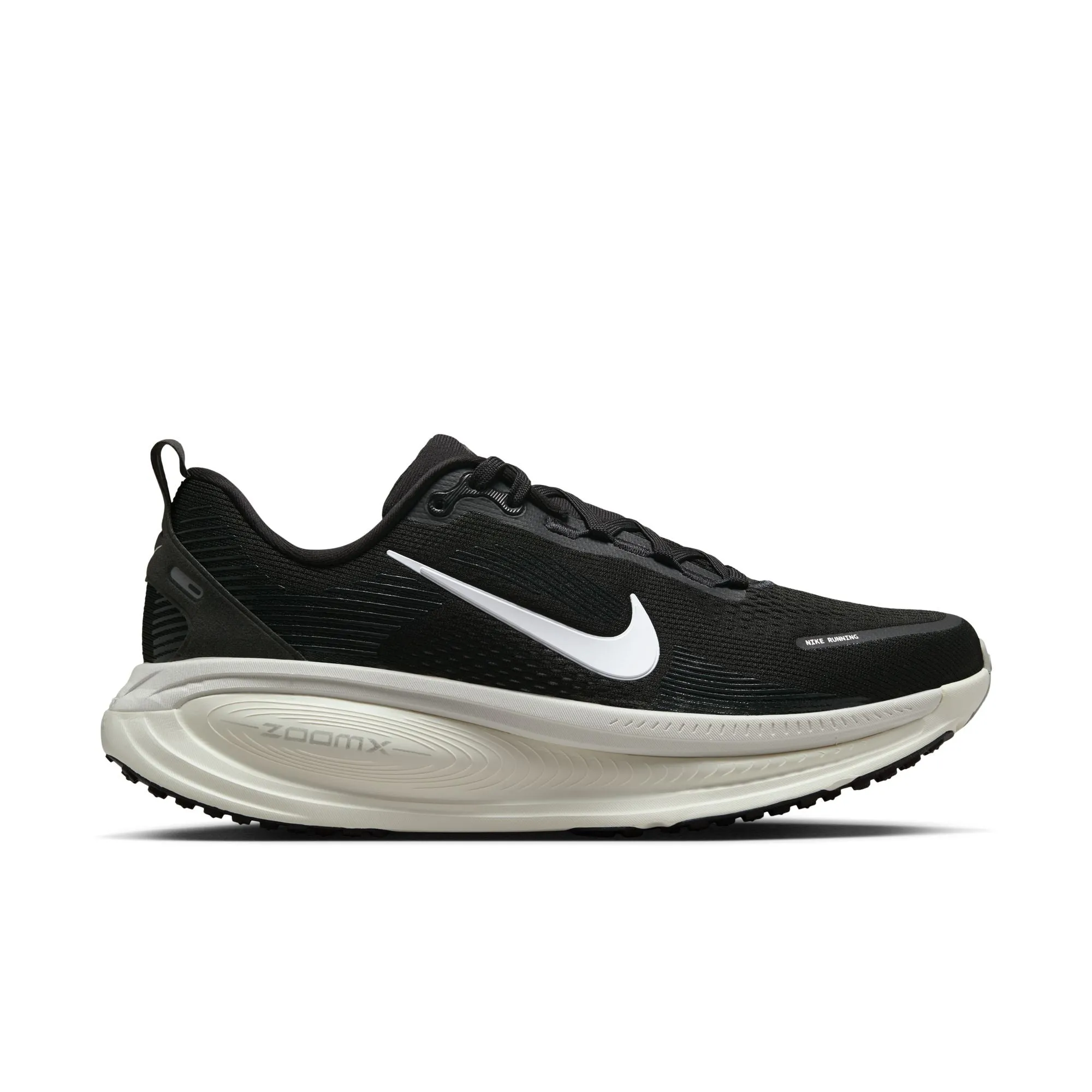 Men's Vomero 18 running in a metal bridge area shoes weekend - getaway running shoes