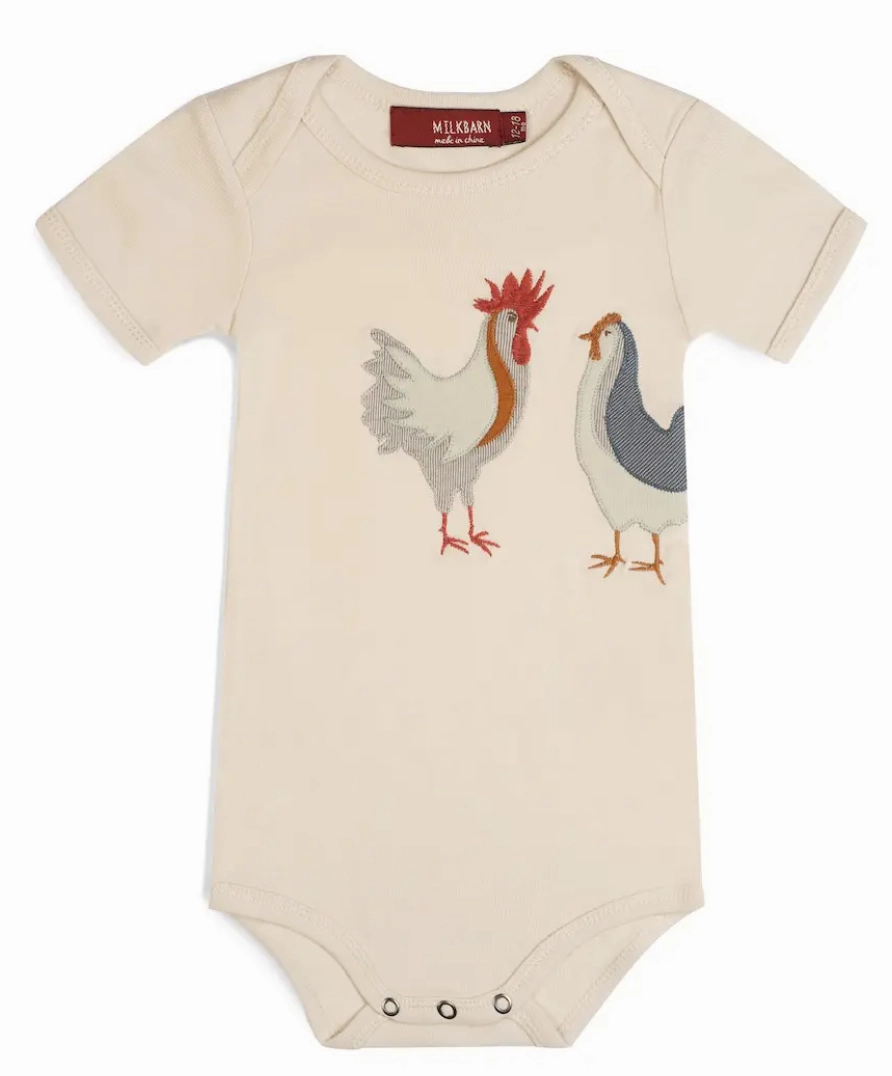 Milkbarn 34099 Appliqu?? Organic Cotton Short Sleeve One Piece in Chicken Smart
