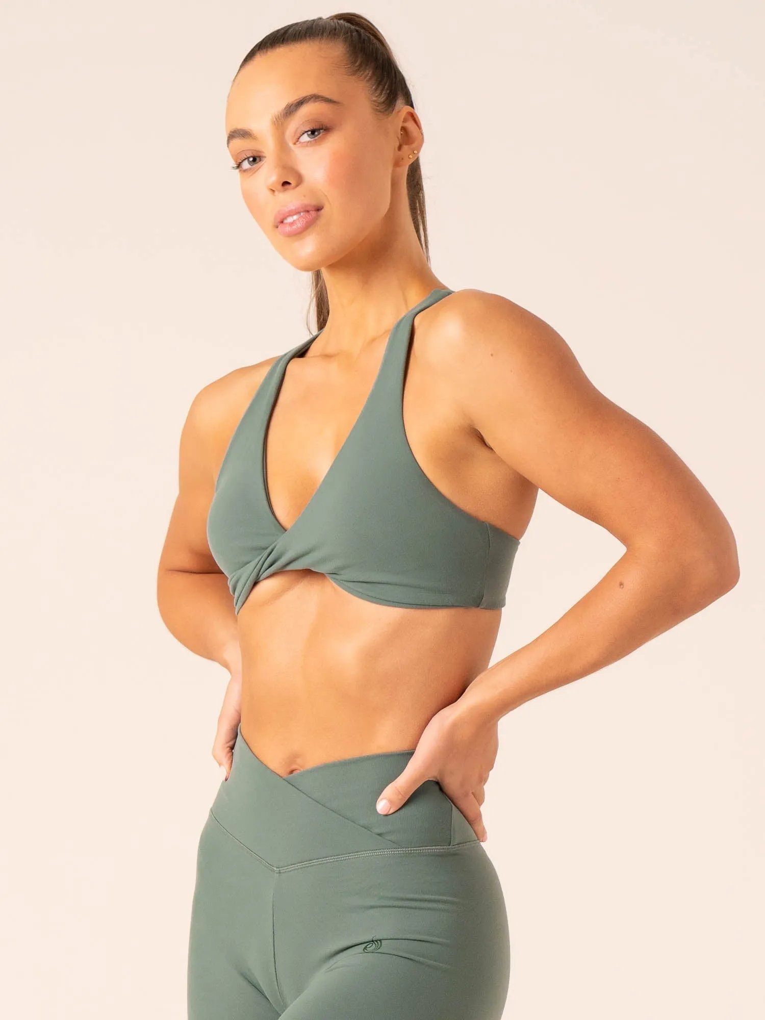 Printed workout gear Smooth Fit Momentum Twist Sports Bra - Forest Green