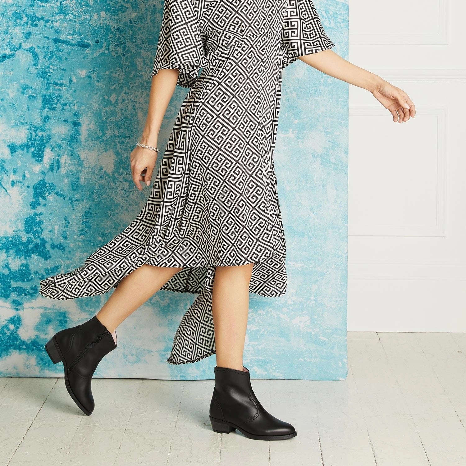 Montana: Black Leather Subtle design