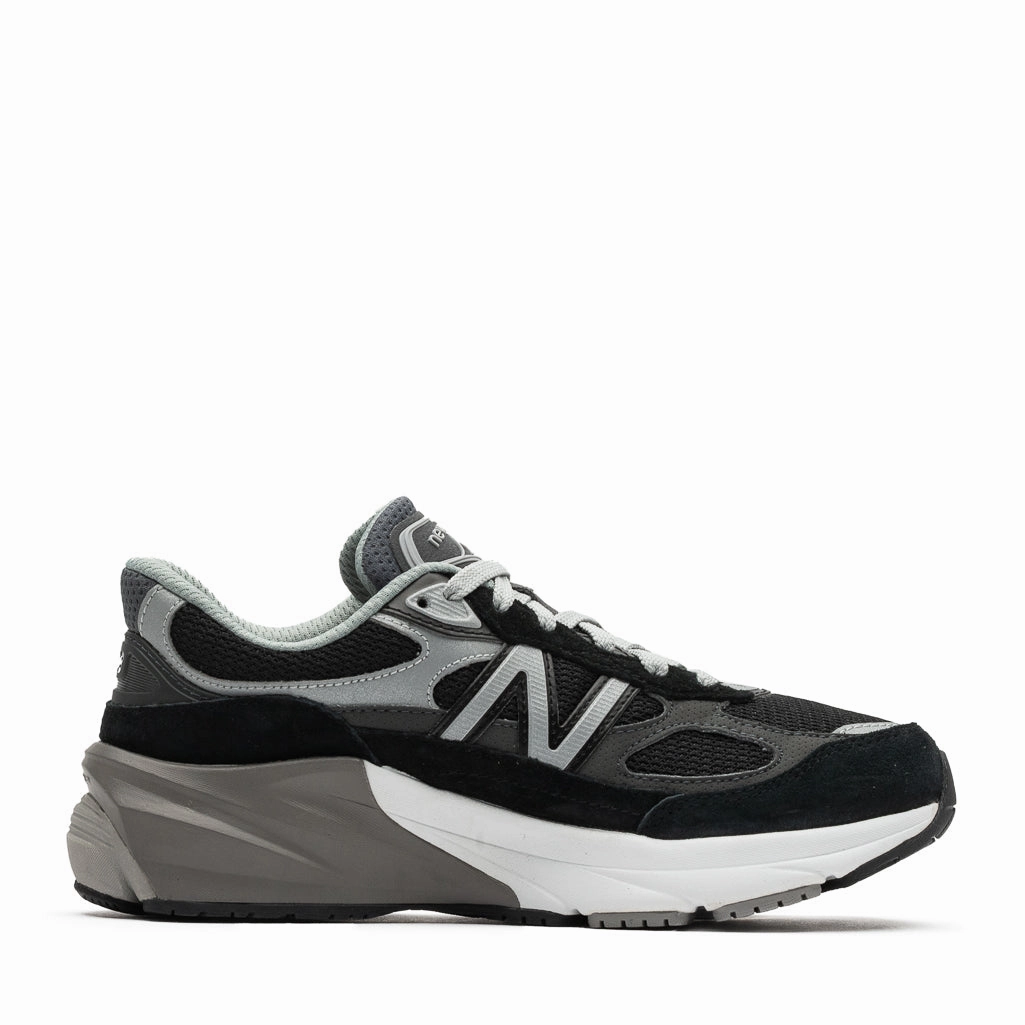 Evening Calm Day Wear New Balance FuelCell 990v6 (GS) - Black/Silver