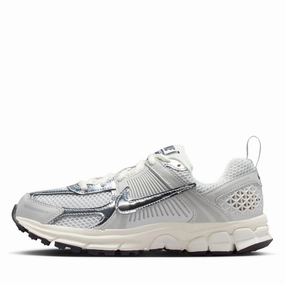 Street Vibe Musician??s Style Nike Vomero 5 (GS) - Photon Dust/Chrome