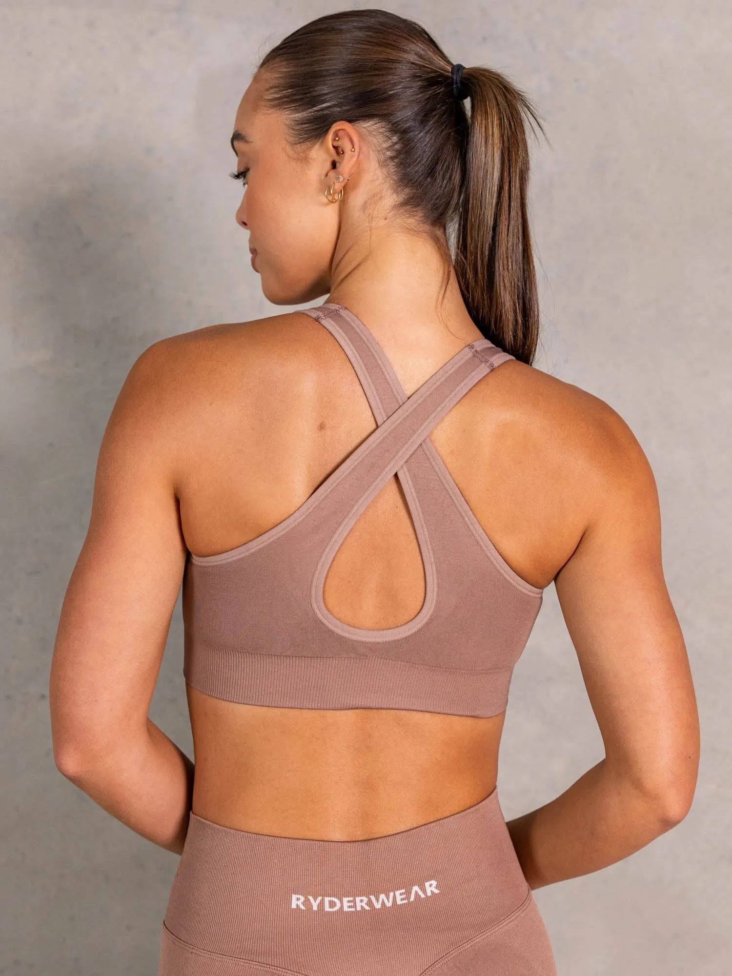 Hydrophobic Threadwork Wrinkle Resistant Finish NRG Seamless Scoop Neck Sports Bra - Almond