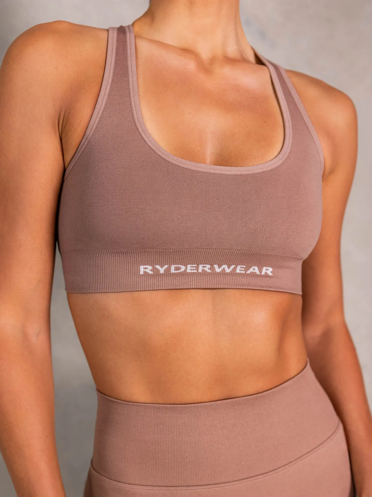 NRG Seamless Scoop Neck Sports Bra - Almond AbrasionResistant HiddenZipper