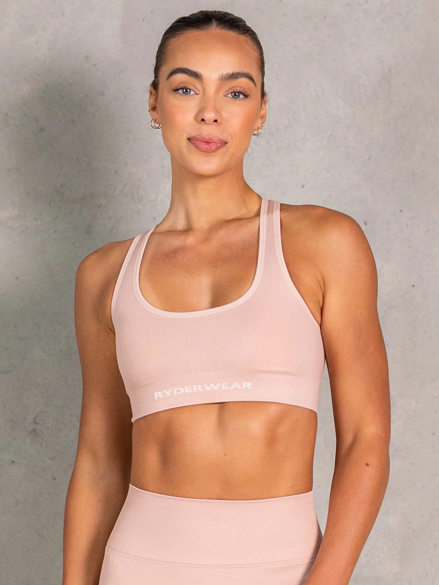 Low Profile Zipper Closure Odor Resistant Technology NRG Seamless Scoop Neck Sports Bra - Biscotti