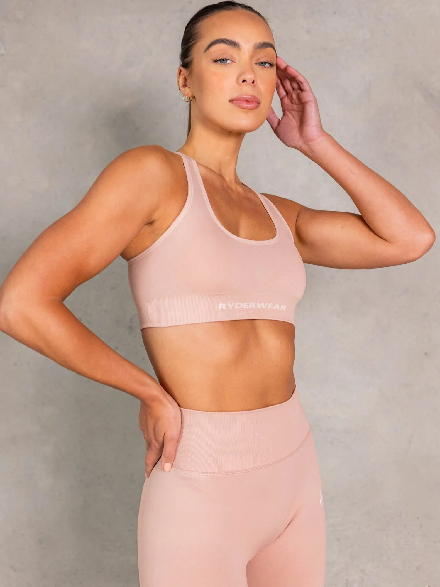 NRG Seamless Scoop Neck Sports Bra - Biscotti AbrasionResistant Finish WrinkleFree Weave