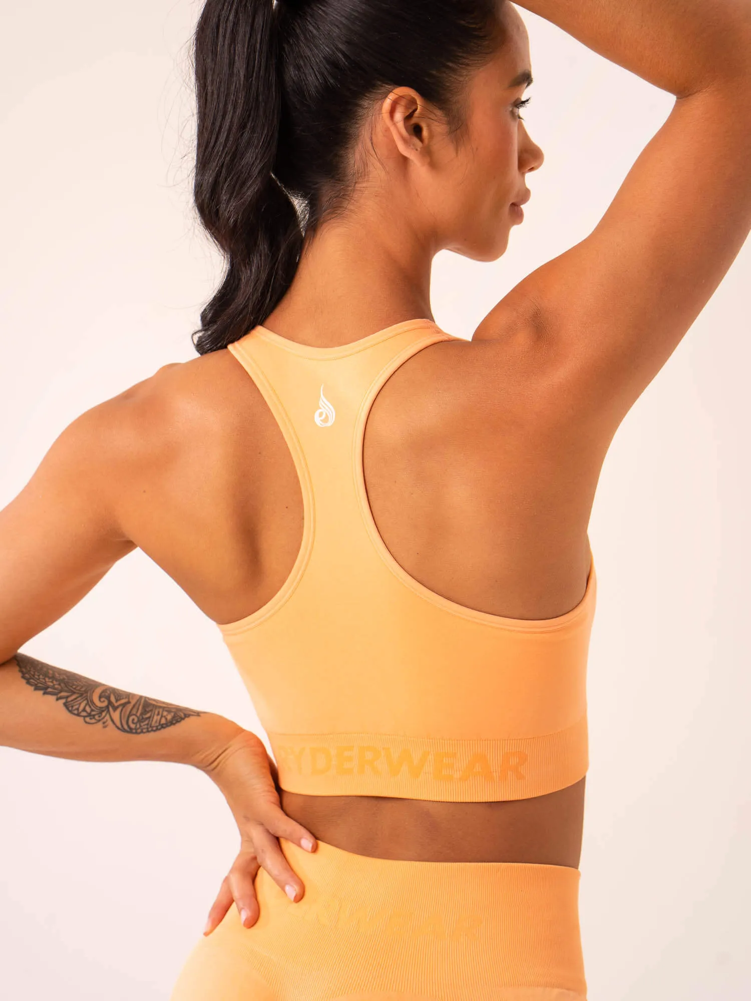 Lift Seamless High Neck Sports Bra - Mango Crease-resistant Supportive Fit