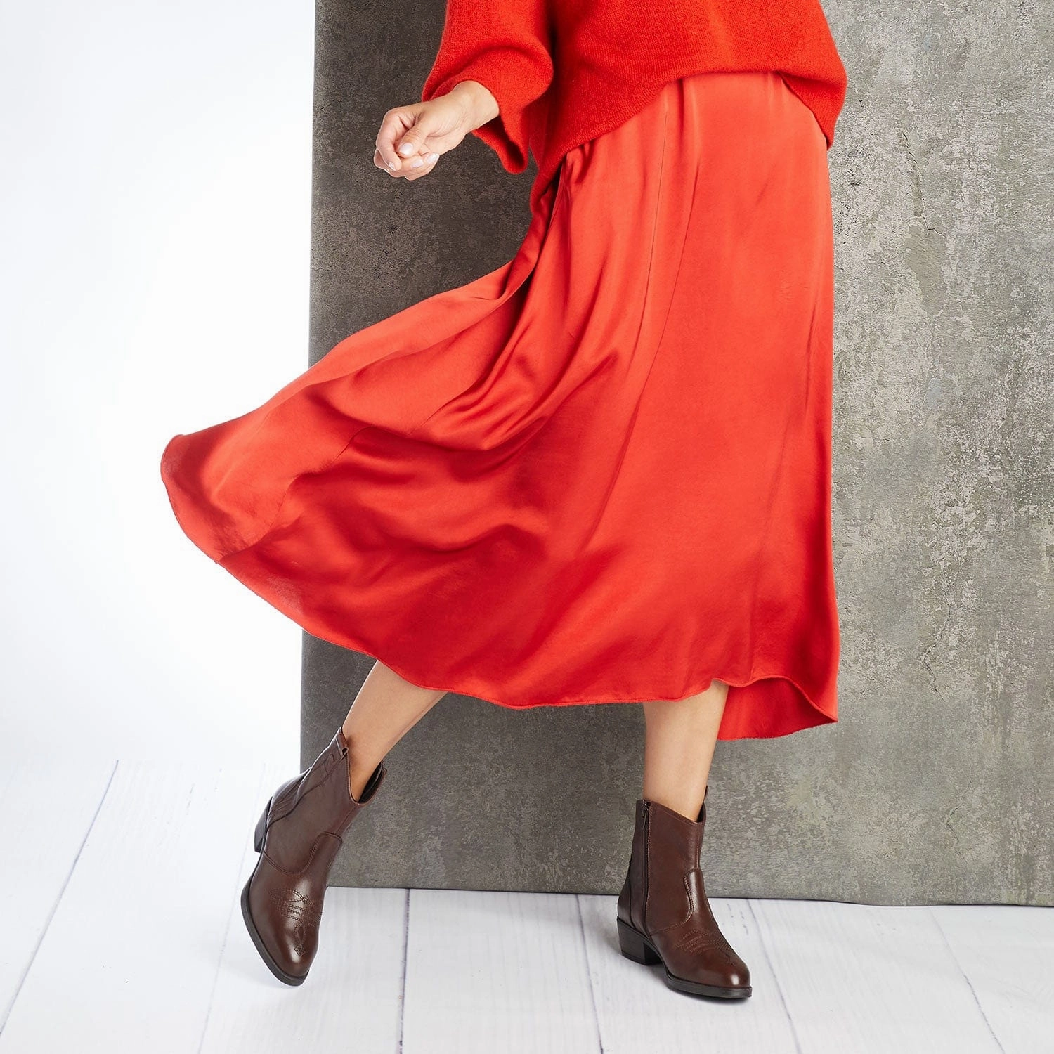 Non Marking Tread Pioneer: Chestnut Leather