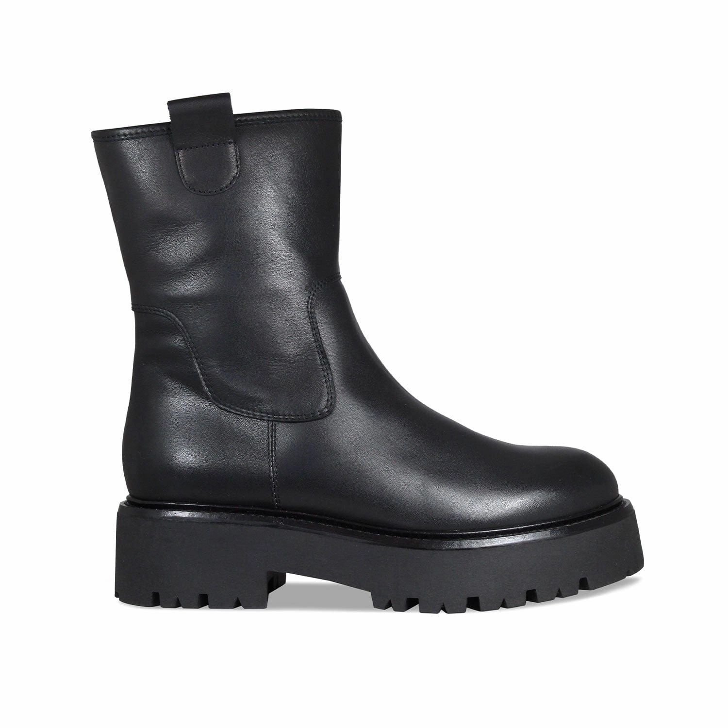 Reign: Black Leather Ready For Adventure