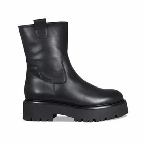 Reign: Black Leather Ready For Adventure