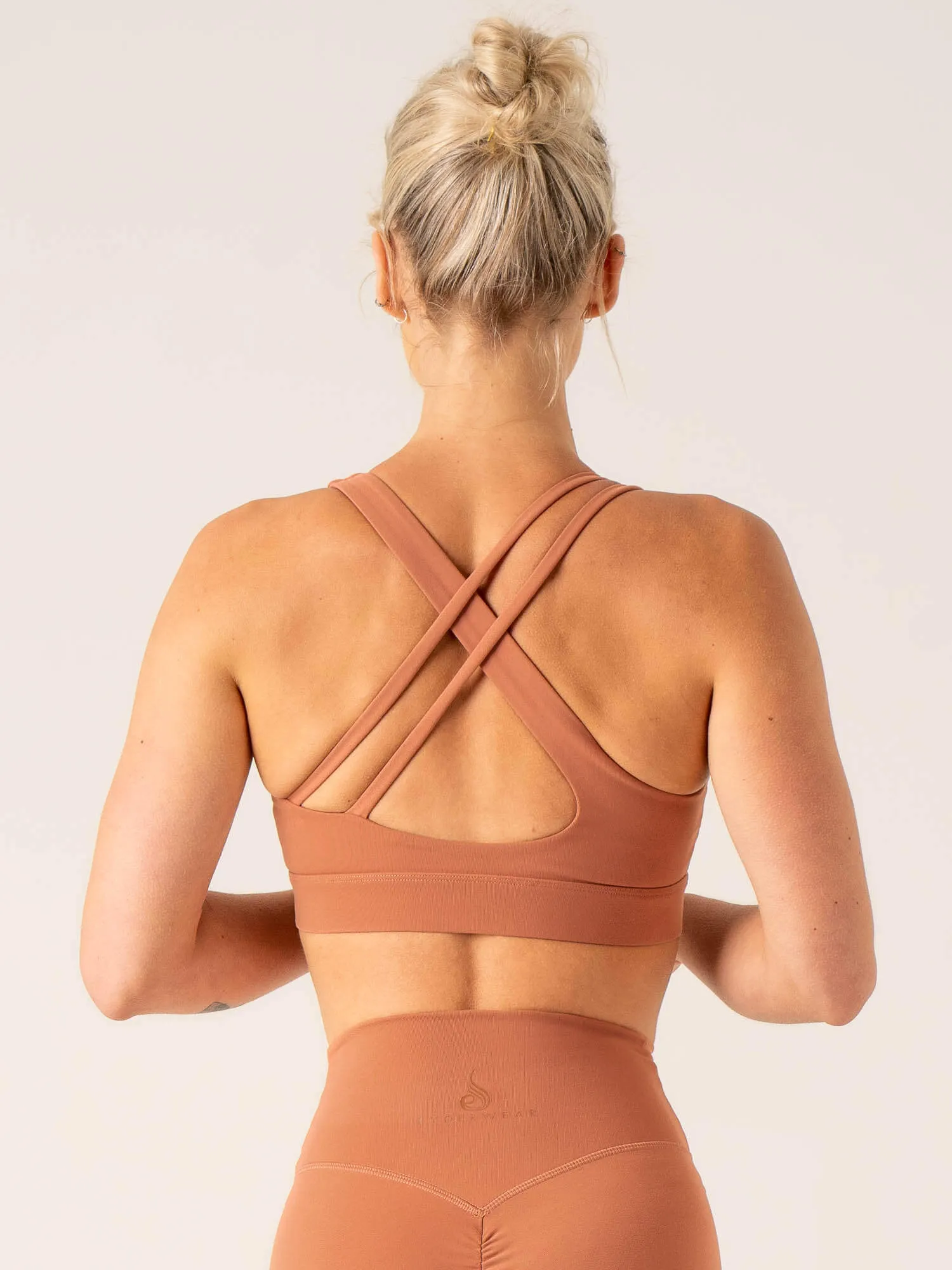 Turtleneck Momentum V-Neck Sports Bra - Clay