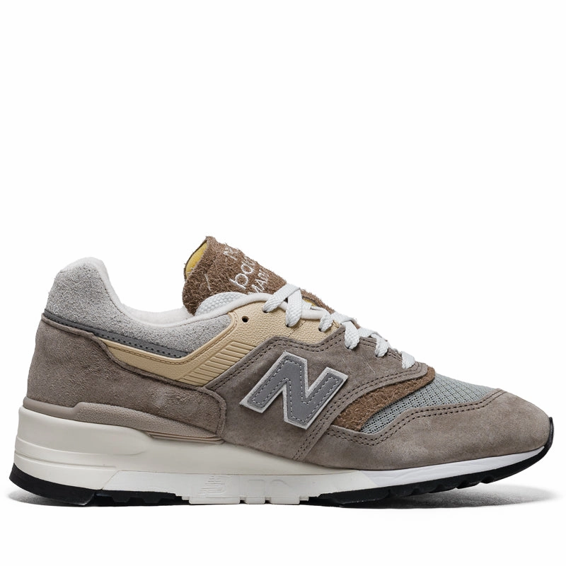 Soft Dash Sleek Comfort New Balance Made in USA 997 - Light Mushroom/Mirage Grey