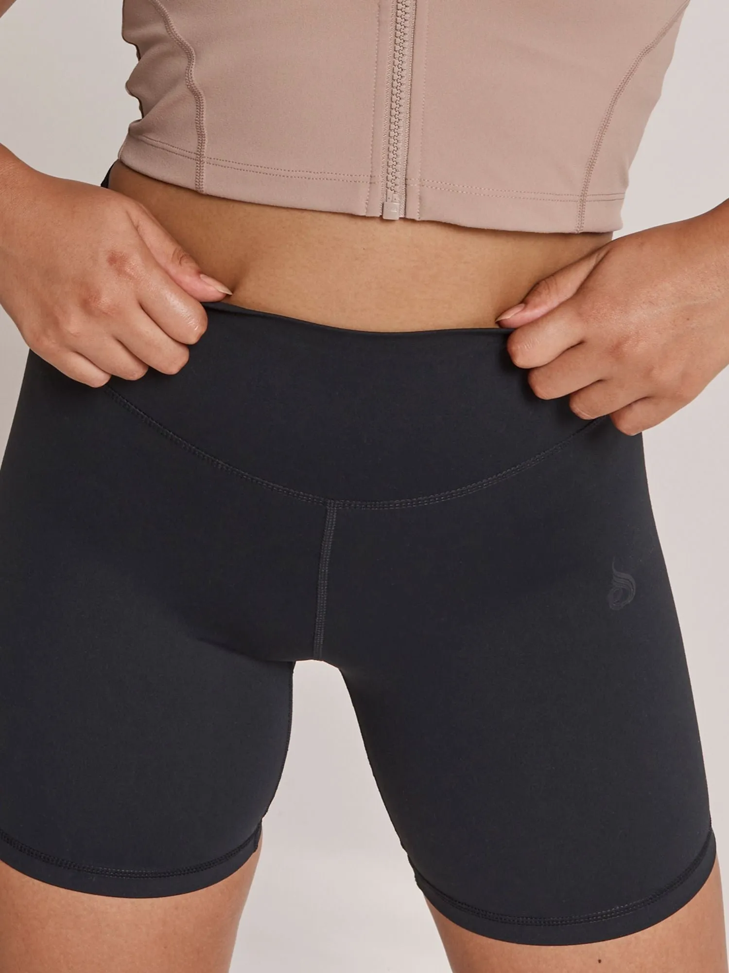 Contoured Articulation NKD Arch Mid-Length Shorts - Black