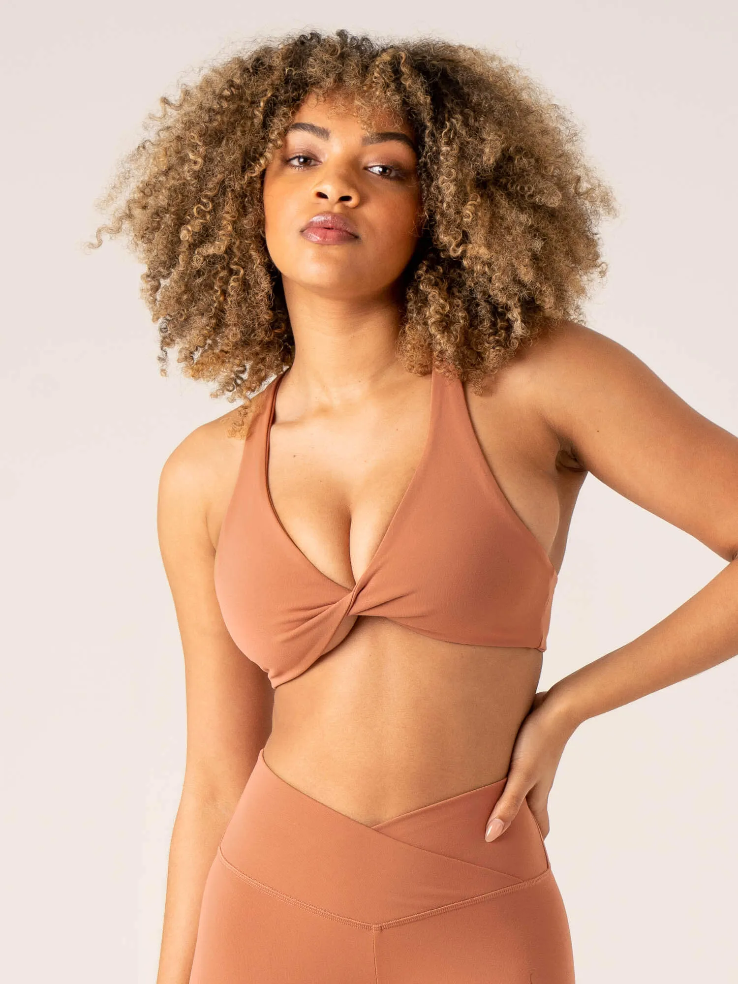 Low-impact Momentum Twist Sports Bra - Clay