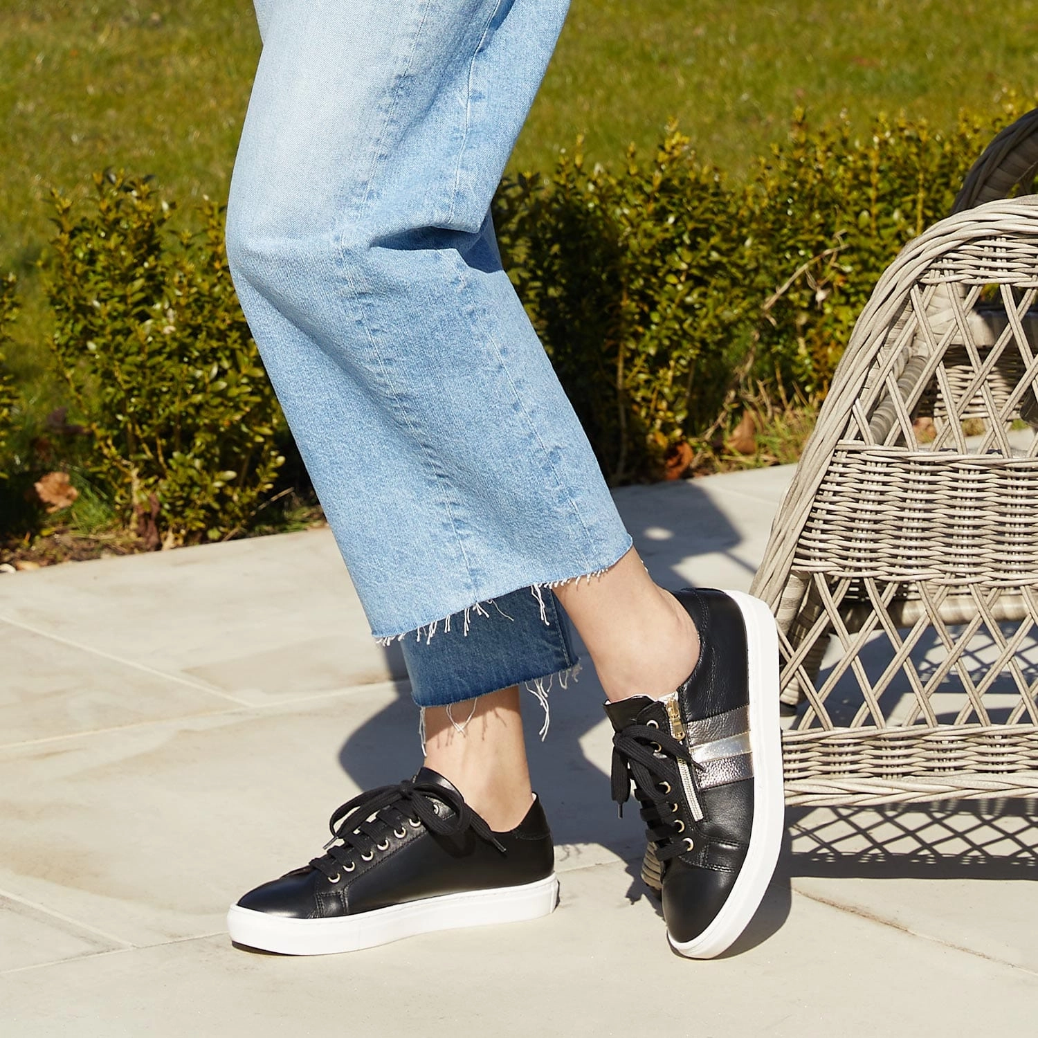 Sprint: Black Leather & Metallic Long   Lasting Quality